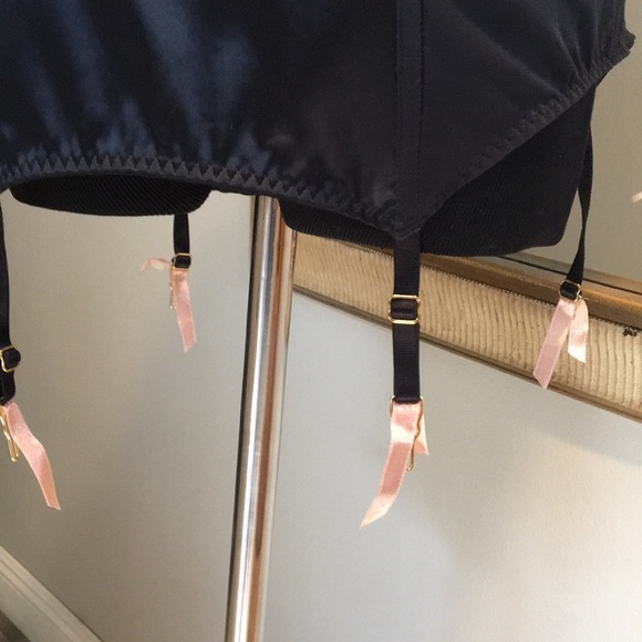 New* Adore Me Black‎ and Champagne Lace Corset Set - Picture 6 of 11